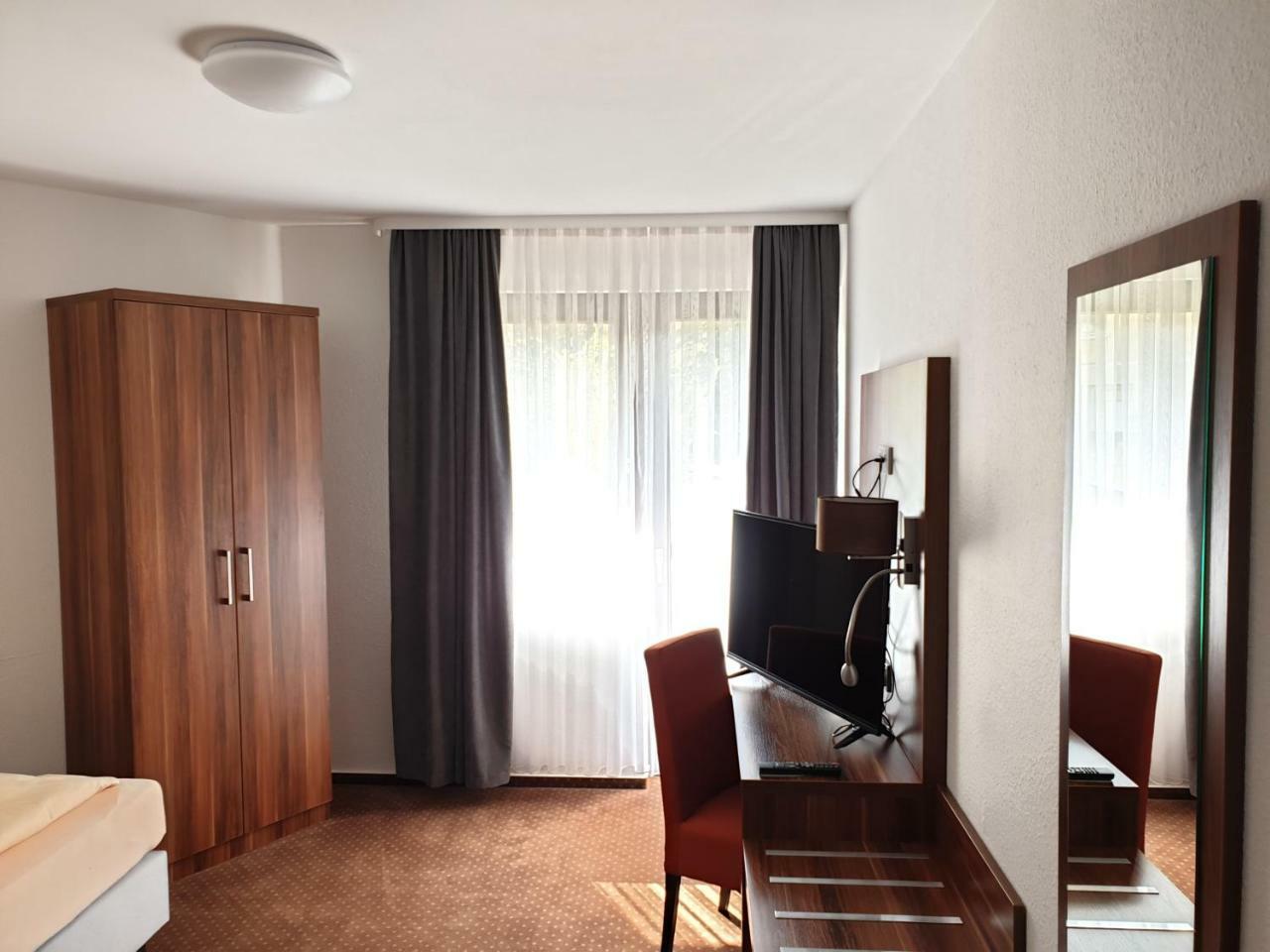 キルヒベルク ホテル ガルニ ザールブリュッケン エクステリア 写真
